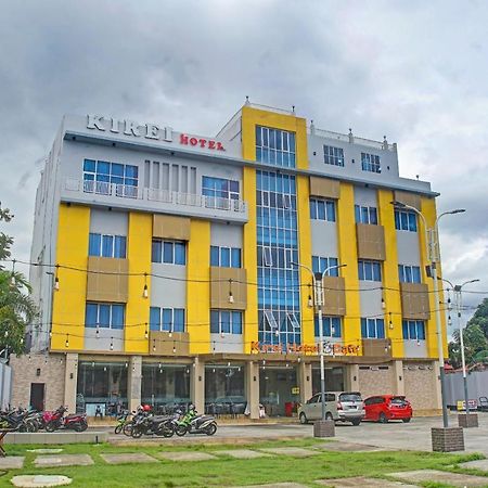 Kirei Hotel Bantaeng Esterno foto