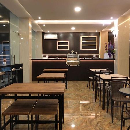 Kirei Hotel Bantaeng Esterno foto