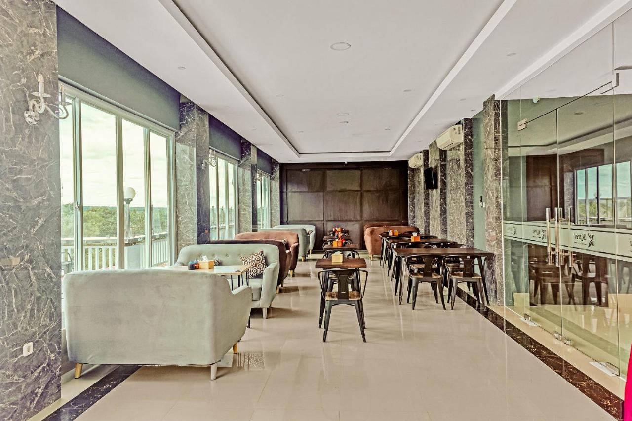 Kirei Hotel Bantaeng Esterno foto