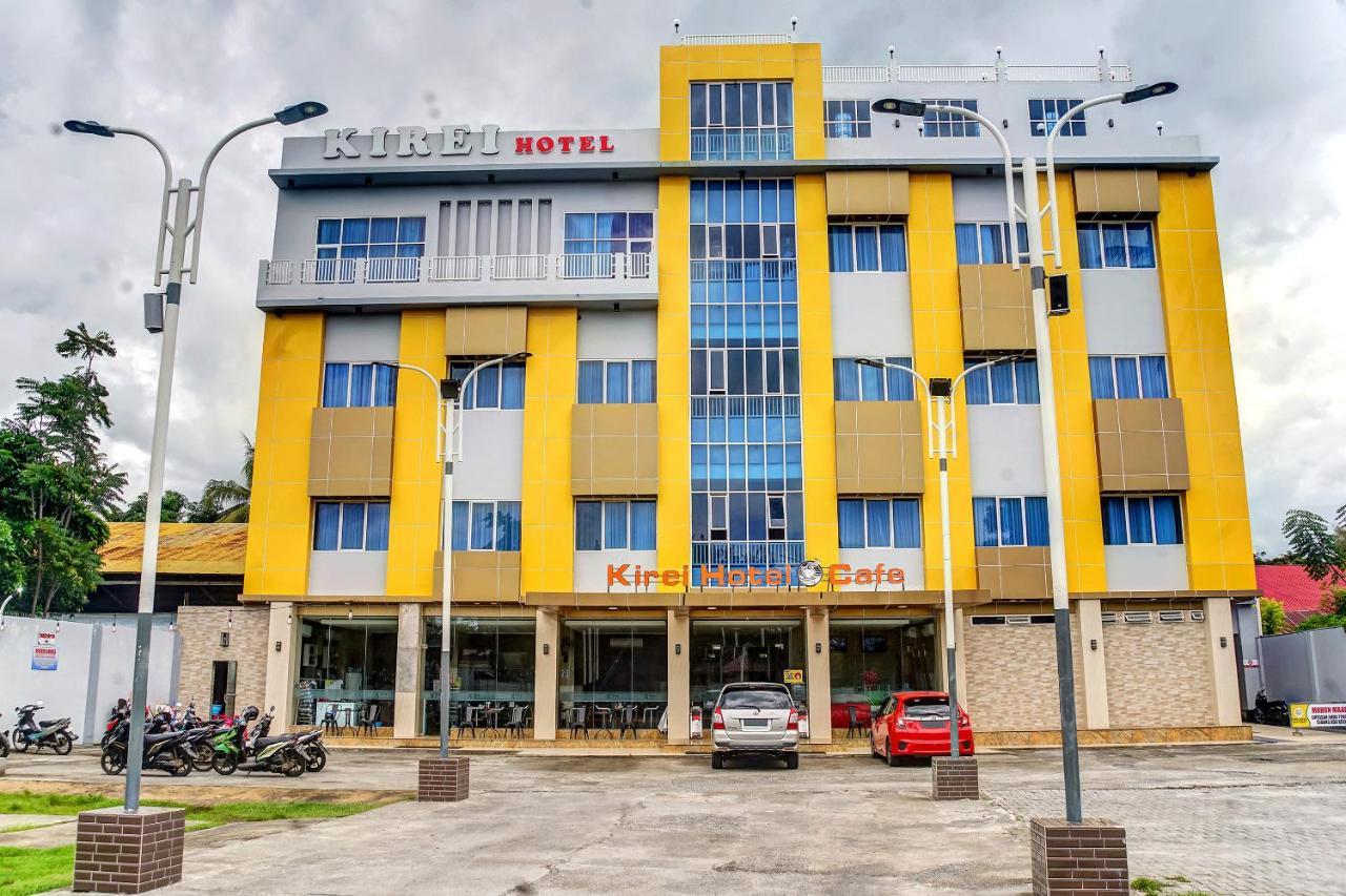 Kirei Hotel Bantaeng Esterno foto