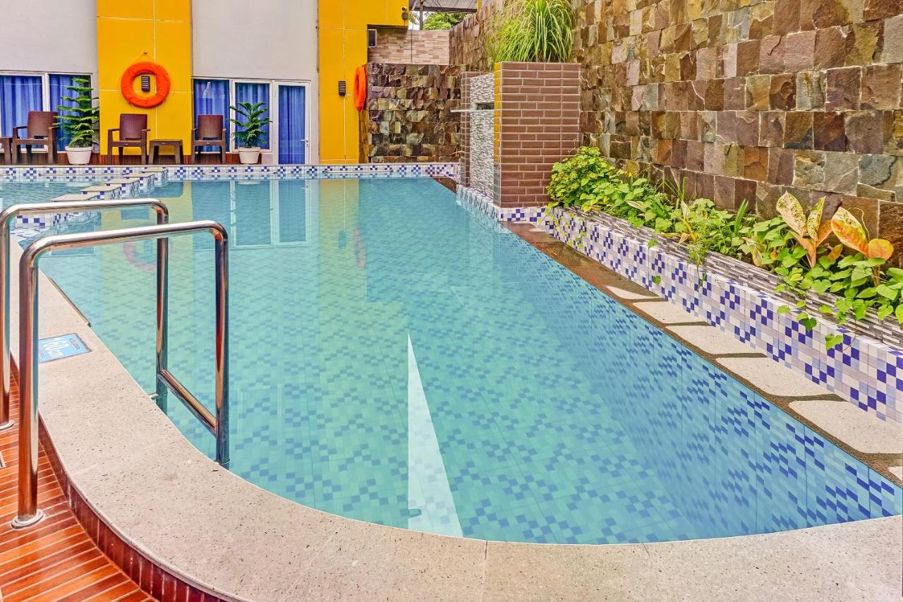 Kirei Hotel Bantaeng Esterno foto