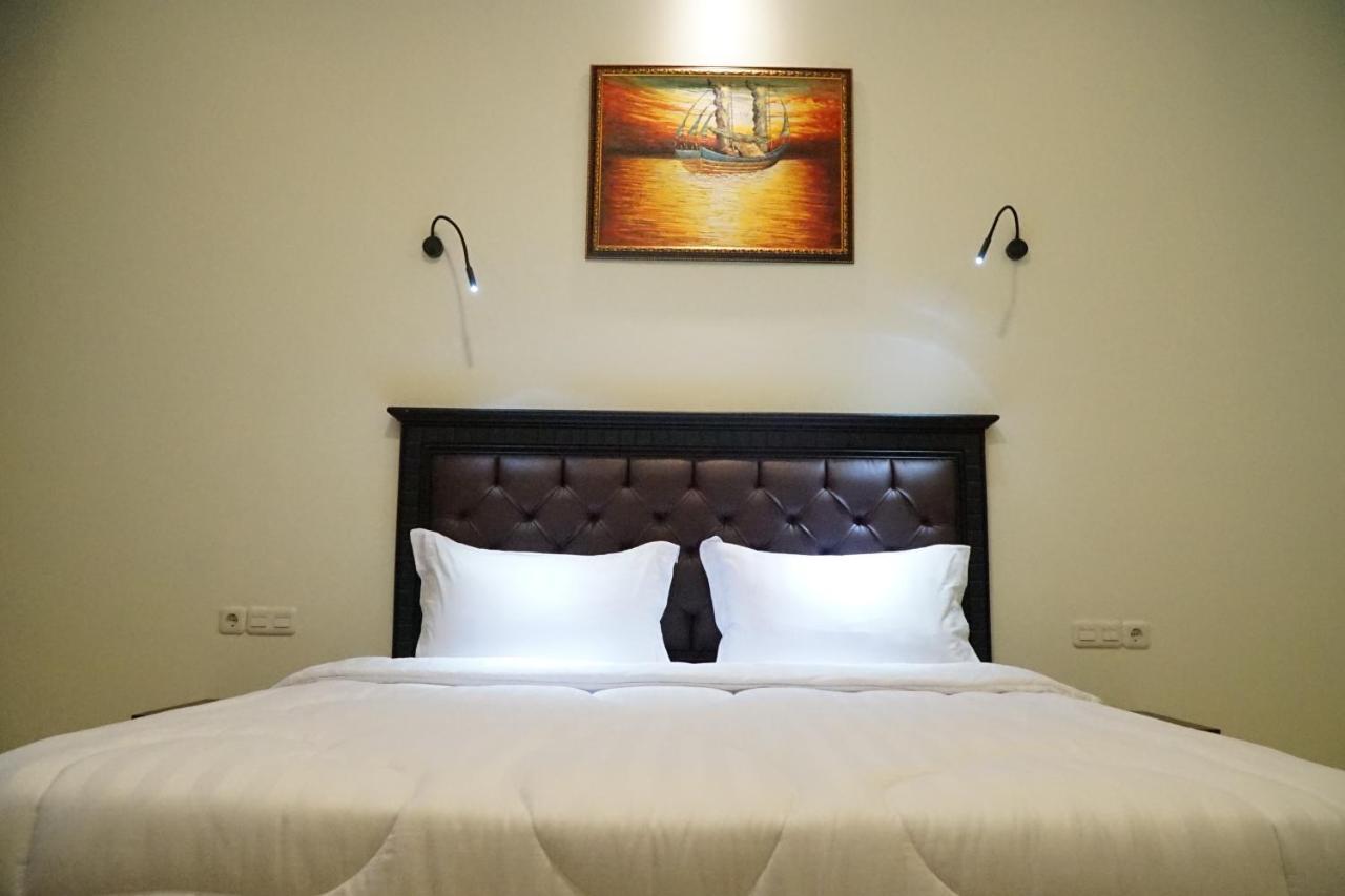 Kirei Hotel Bantaeng Esterno foto