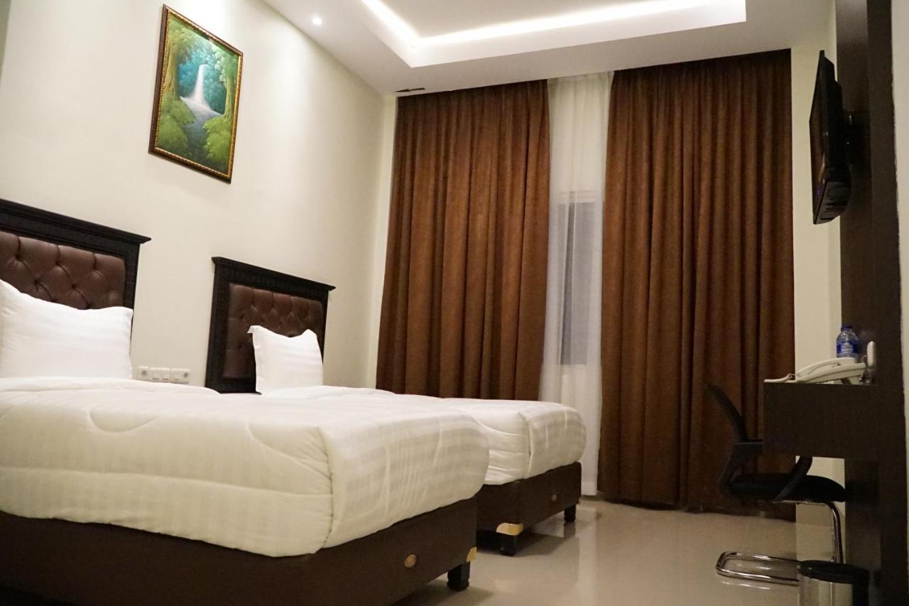 Kirei Hotel Bantaeng Esterno foto