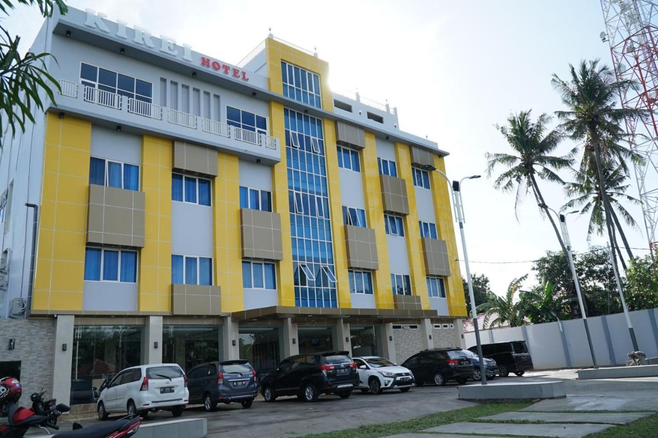 Kirei Hotel Bantaeng Esterno foto