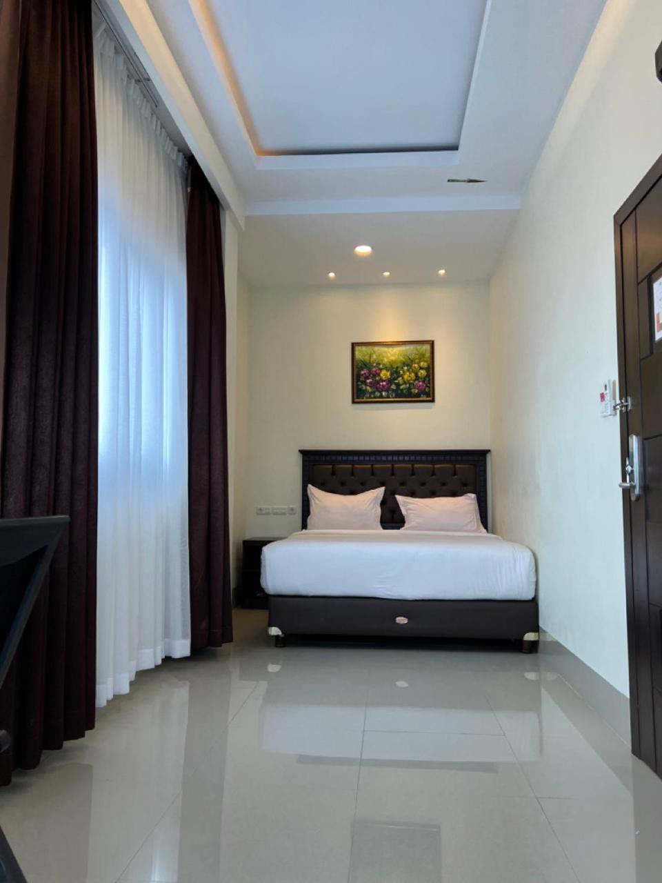 Kirei Hotel Bantaeng Esterno foto