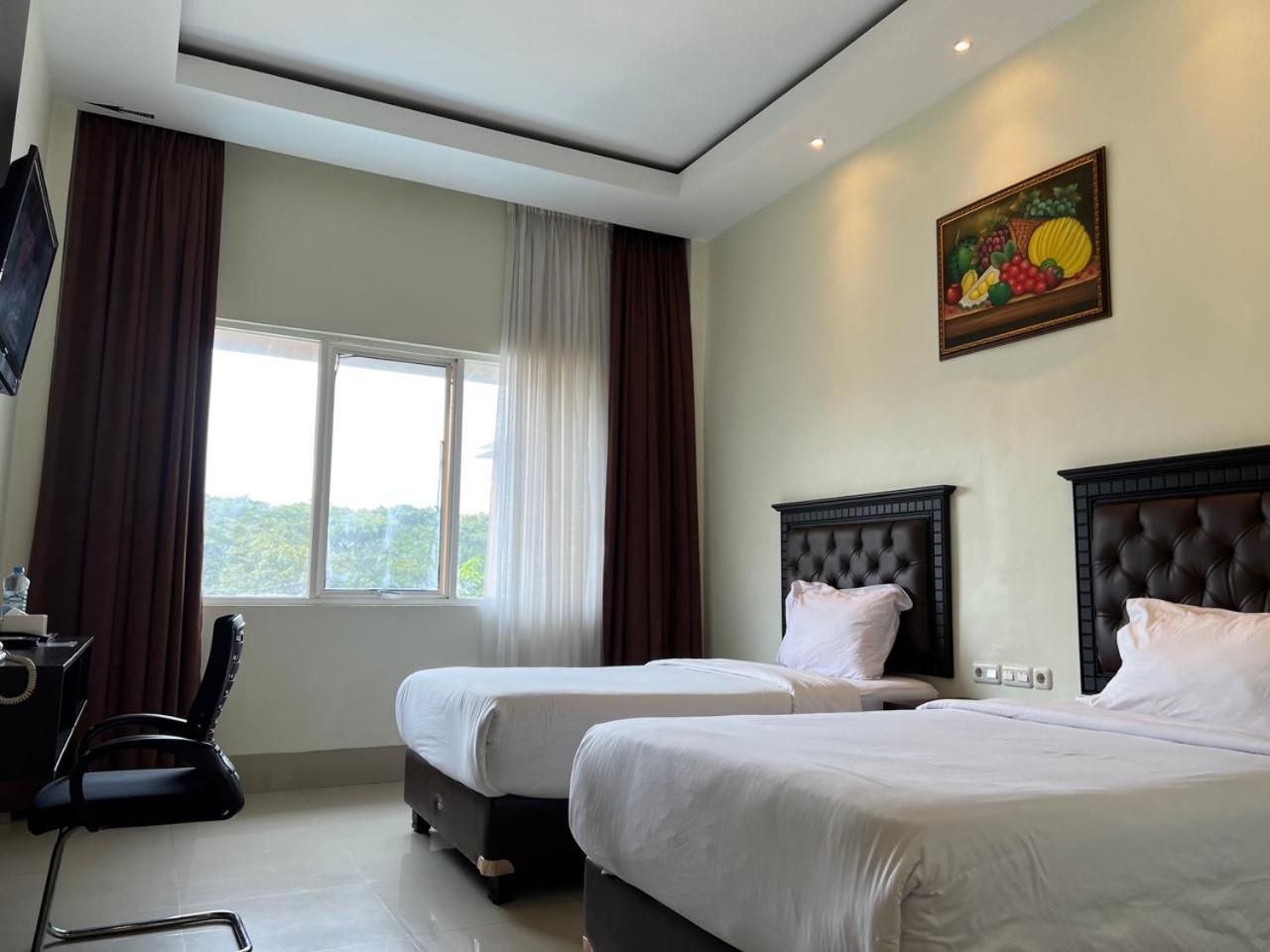 Kirei Hotel Bantaeng Esterno foto