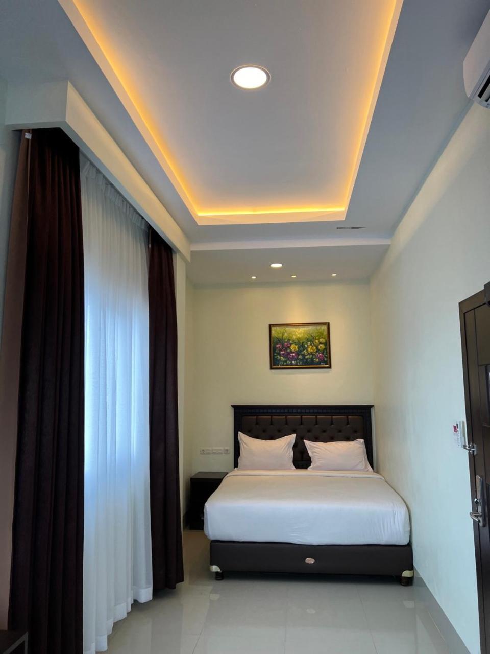 Kirei Hotel Bantaeng Esterno foto