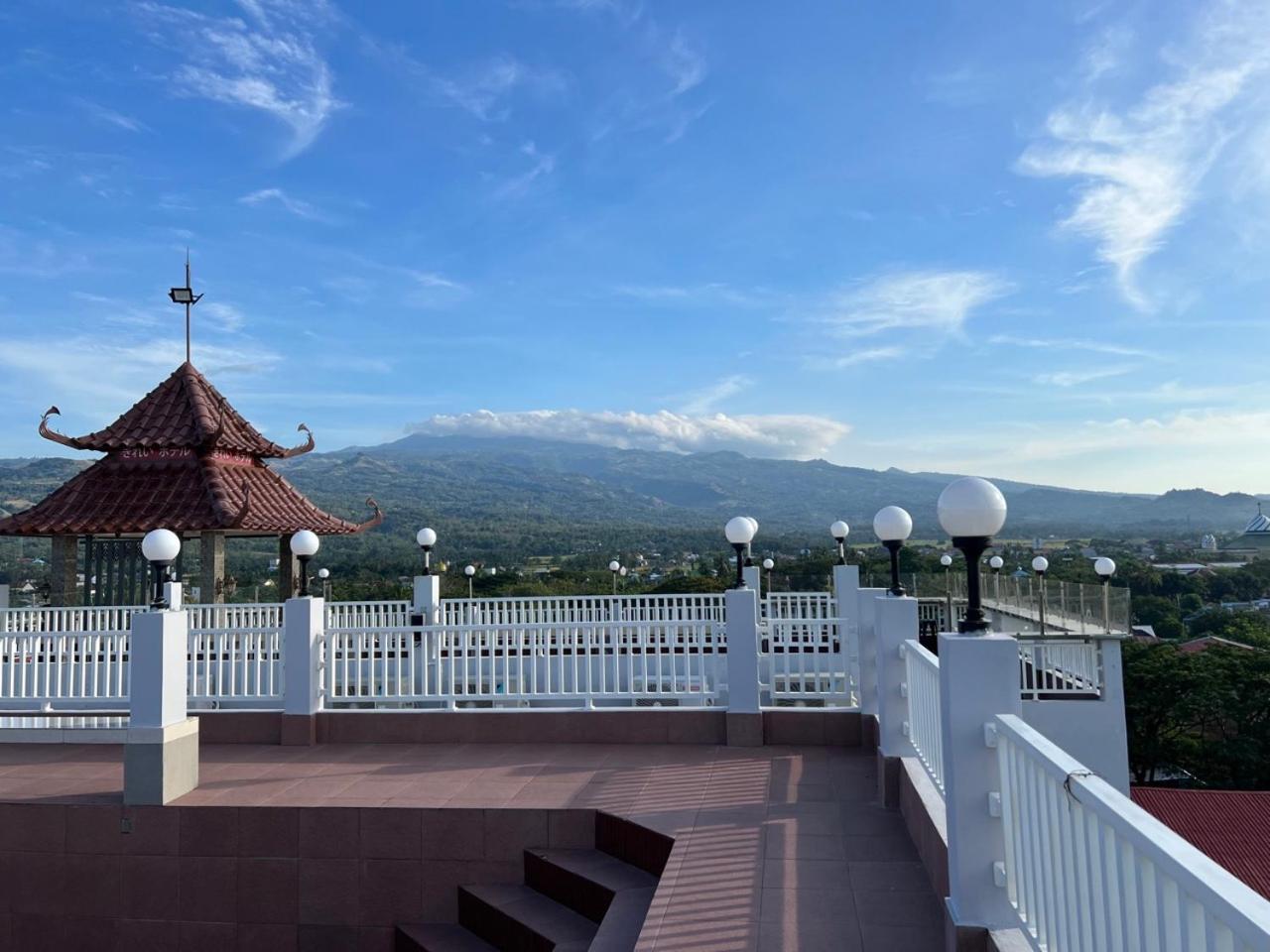 Kirei Hotel Bantaeng Esterno foto
