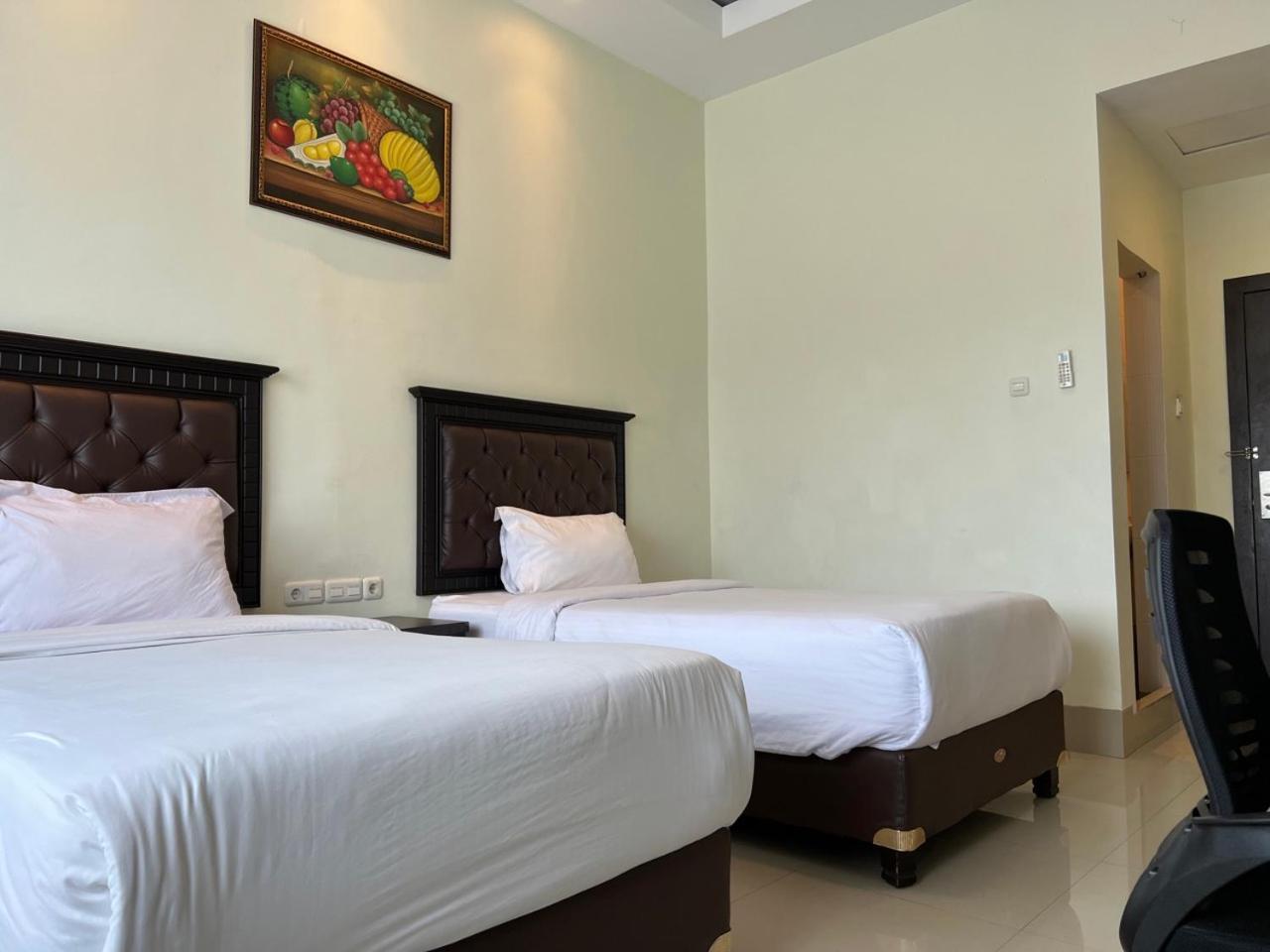 Kirei Hotel Bantaeng Esterno foto