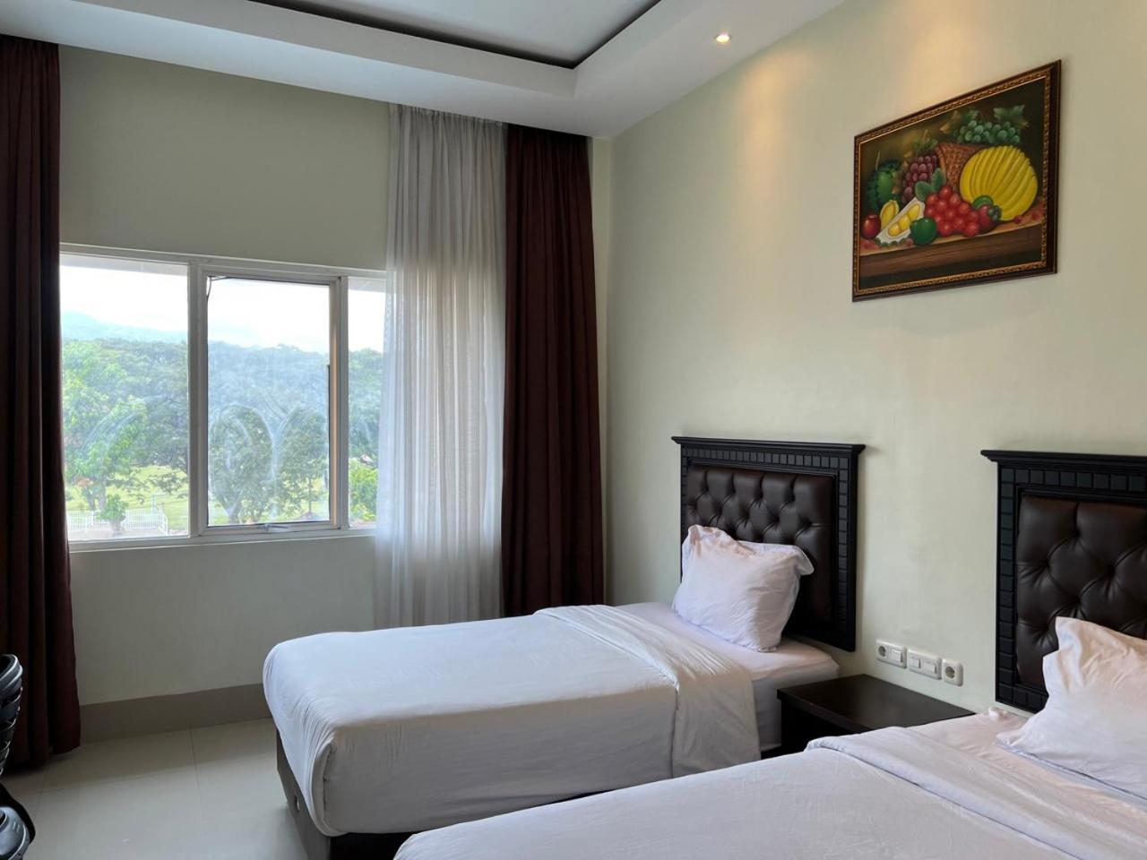 Kirei Hotel Bantaeng Esterno foto