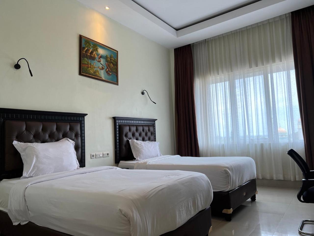 Kirei Hotel Bantaeng Esterno foto