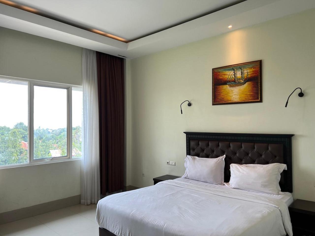 Kirei Hotel Bantaeng Esterno foto