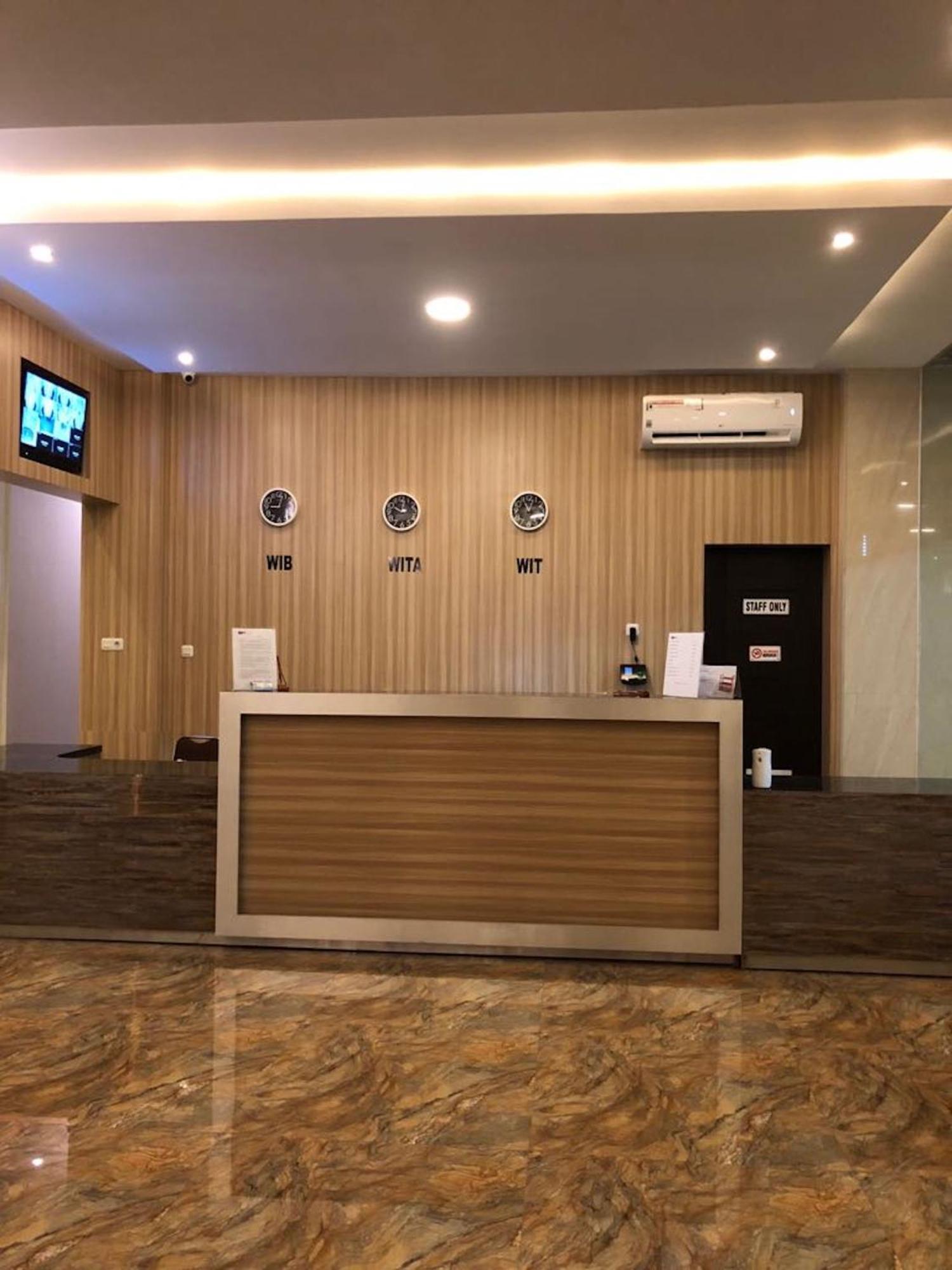 Kirei Hotel Bantaeng Esterno foto