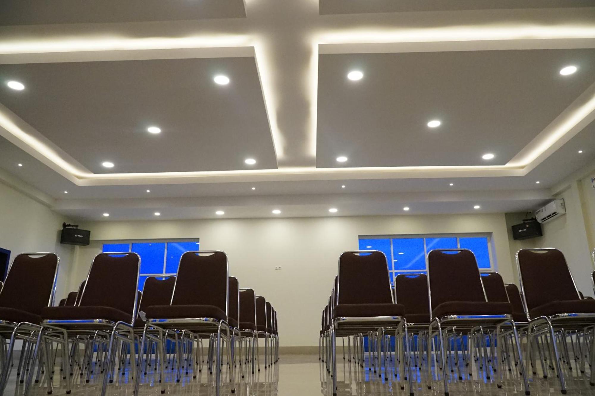 Kirei Hotel Bantaeng Esterno foto