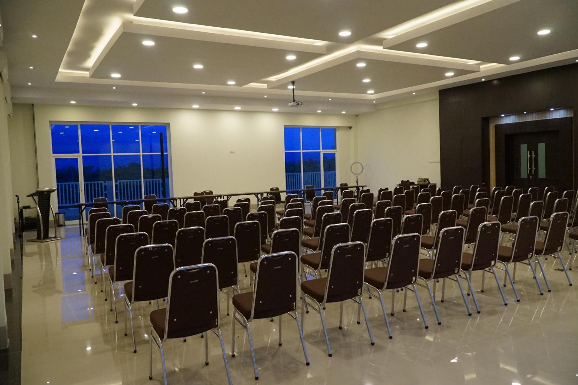 Kirei Hotel Bantaeng Esterno foto