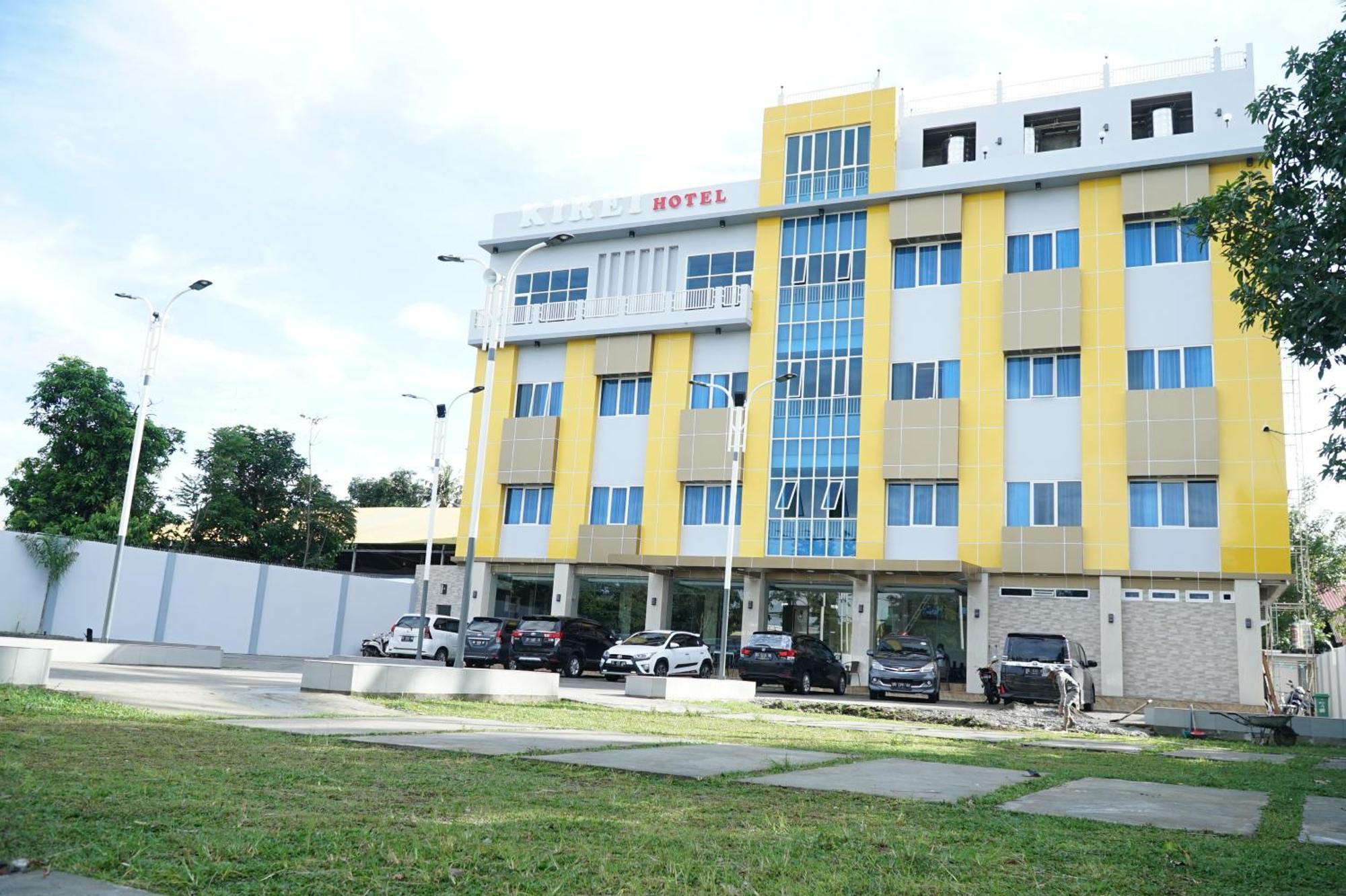 Kirei Hotel Bantaeng Esterno foto