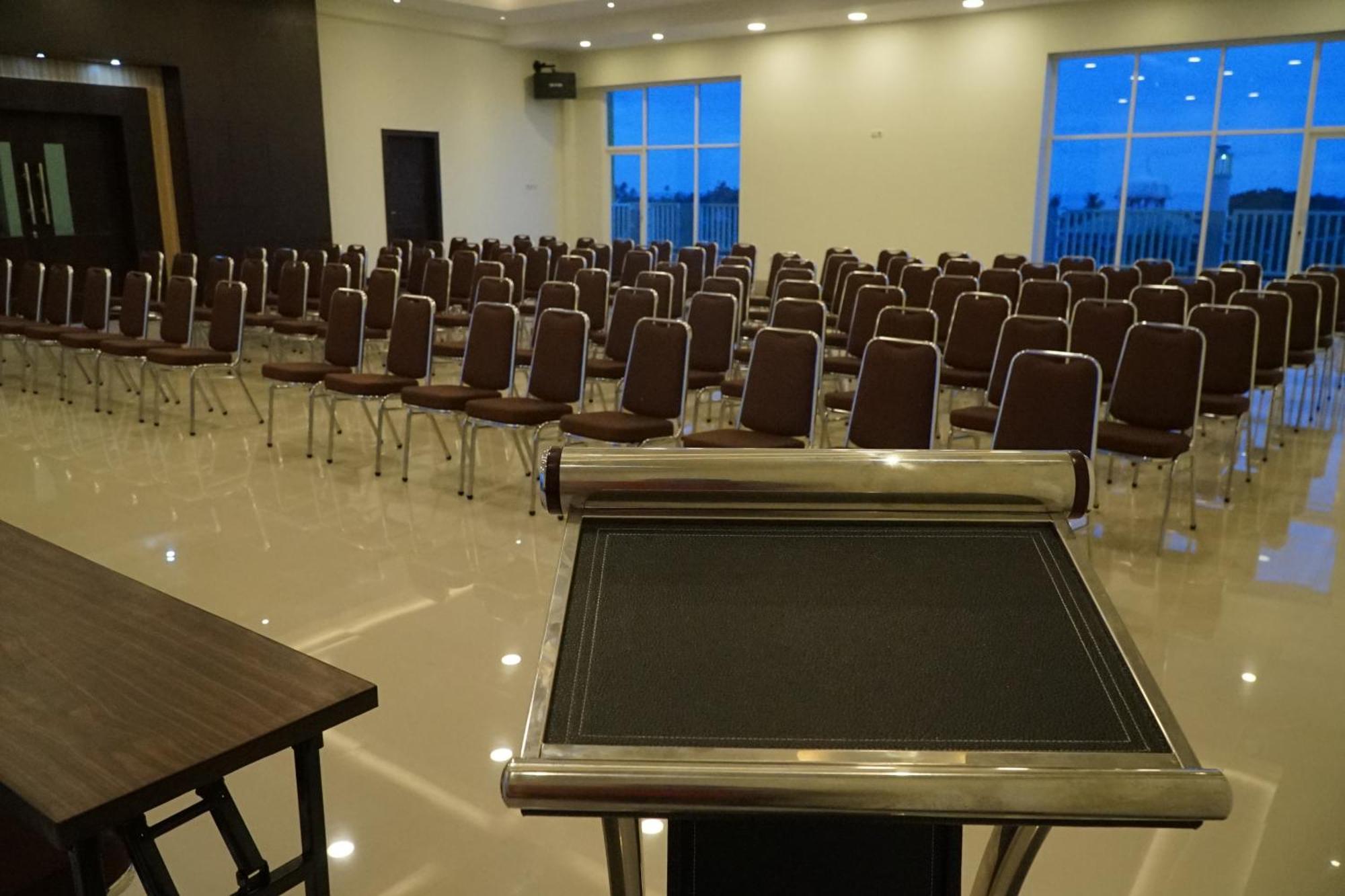 Kirei Hotel Bantaeng Esterno foto