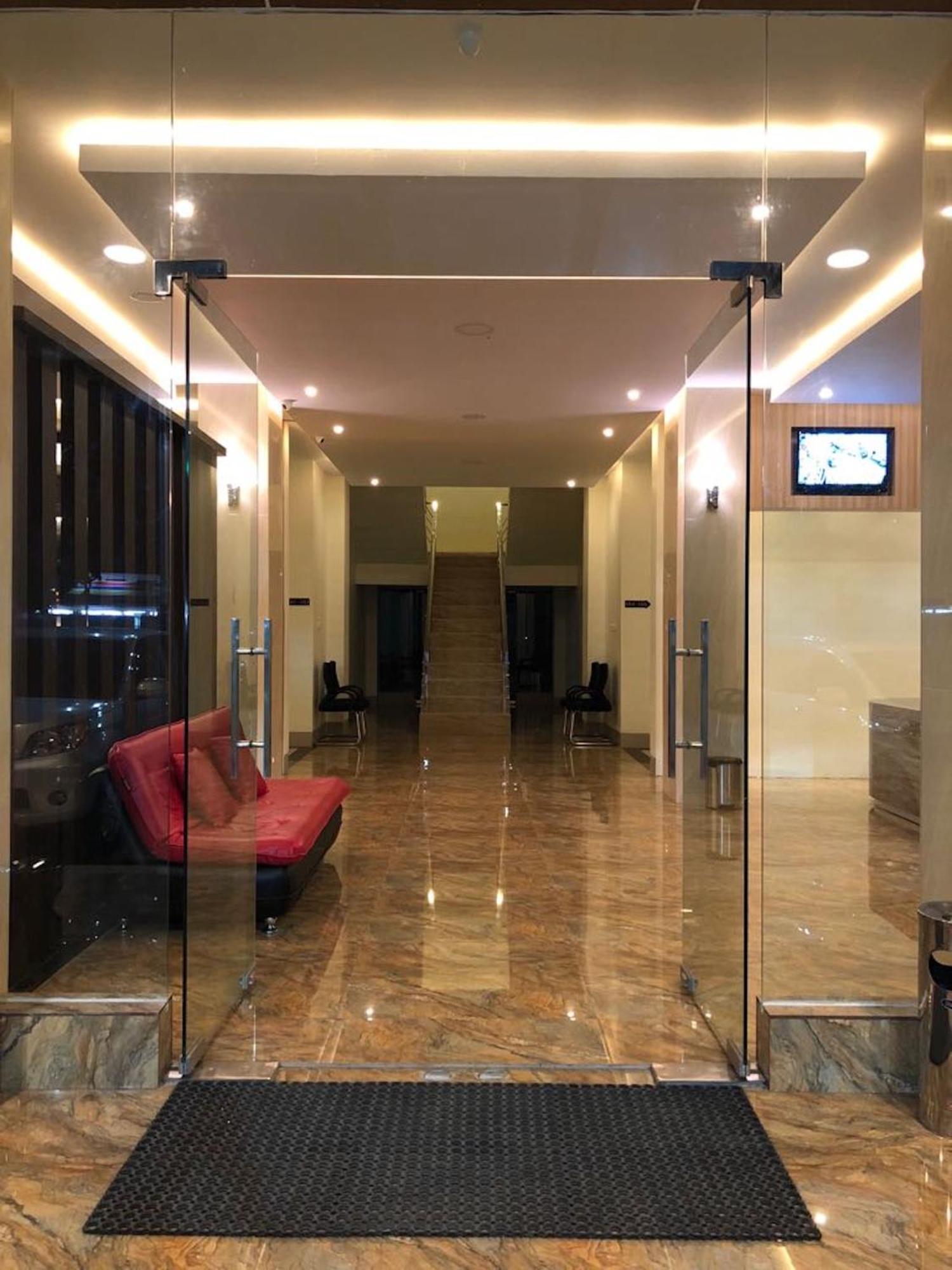 Kirei Hotel Bantaeng Esterno foto