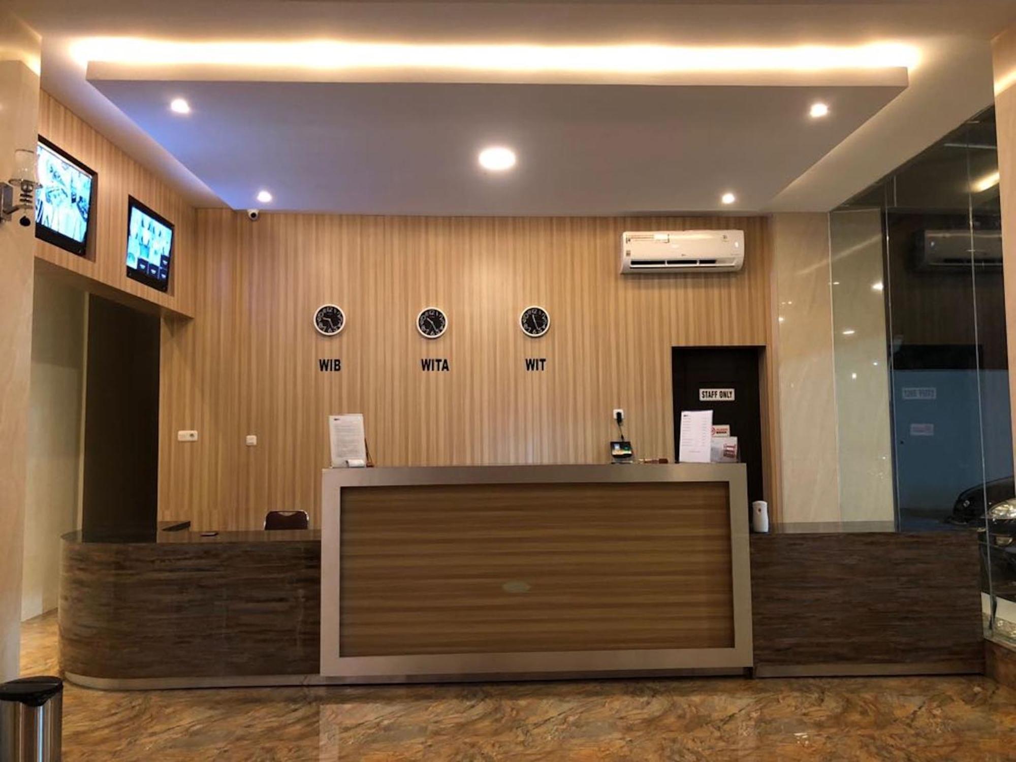 Kirei Hotel Bantaeng Esterno foto